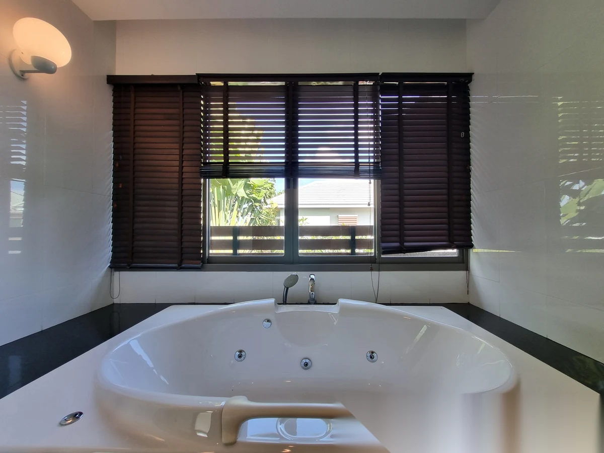 Дом 4BR в комплексе Chalong Miracle Lakeview · Чалонг · Вид на озеро — фото 12