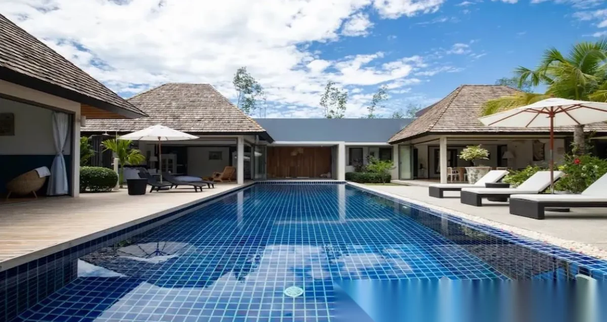 Вилла 4BR в комплексе Layan Hills Estate · Си Сунтон · Вид на бассейн — фото 2
