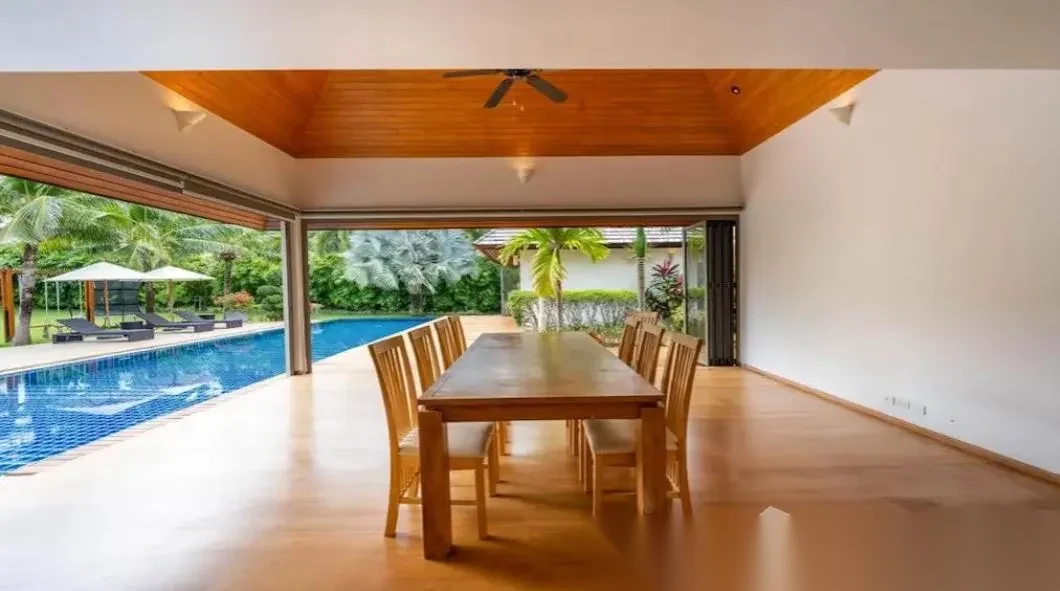 Вилла 4BR в комплексе Layan Hills Estate · Си Сунтон · Вид на бассейн — фото 9