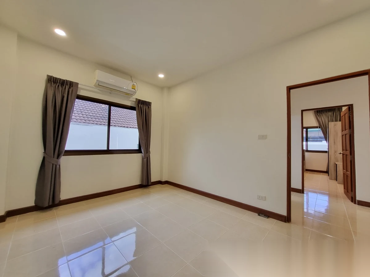 3 Bedroom Villa for rent at Baan Suan Neramit 5 complex · Si Sunthon · Pool View — photo 10