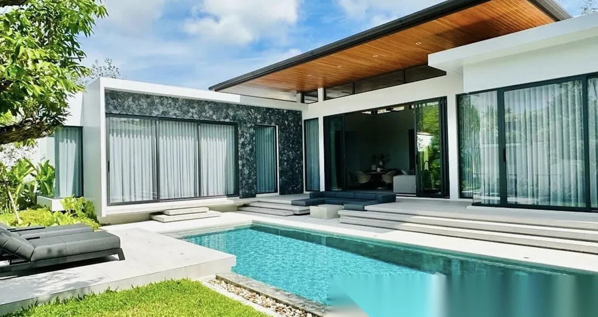 3 Bedroom Villa for rent at Botanica Modern Loft complex · Si Sunthon · Pool View — photo 2