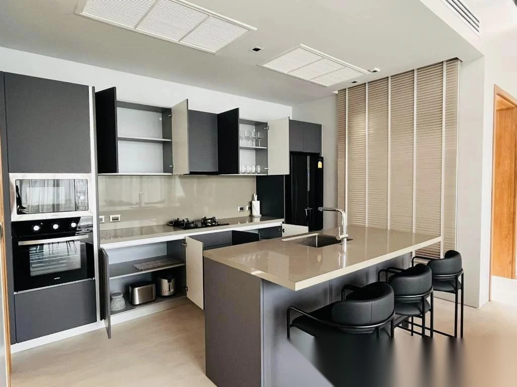 3 Bedroom Villa for rent at Botanica Modern Loft complex · Si Sunthon · Pool View — photo 4