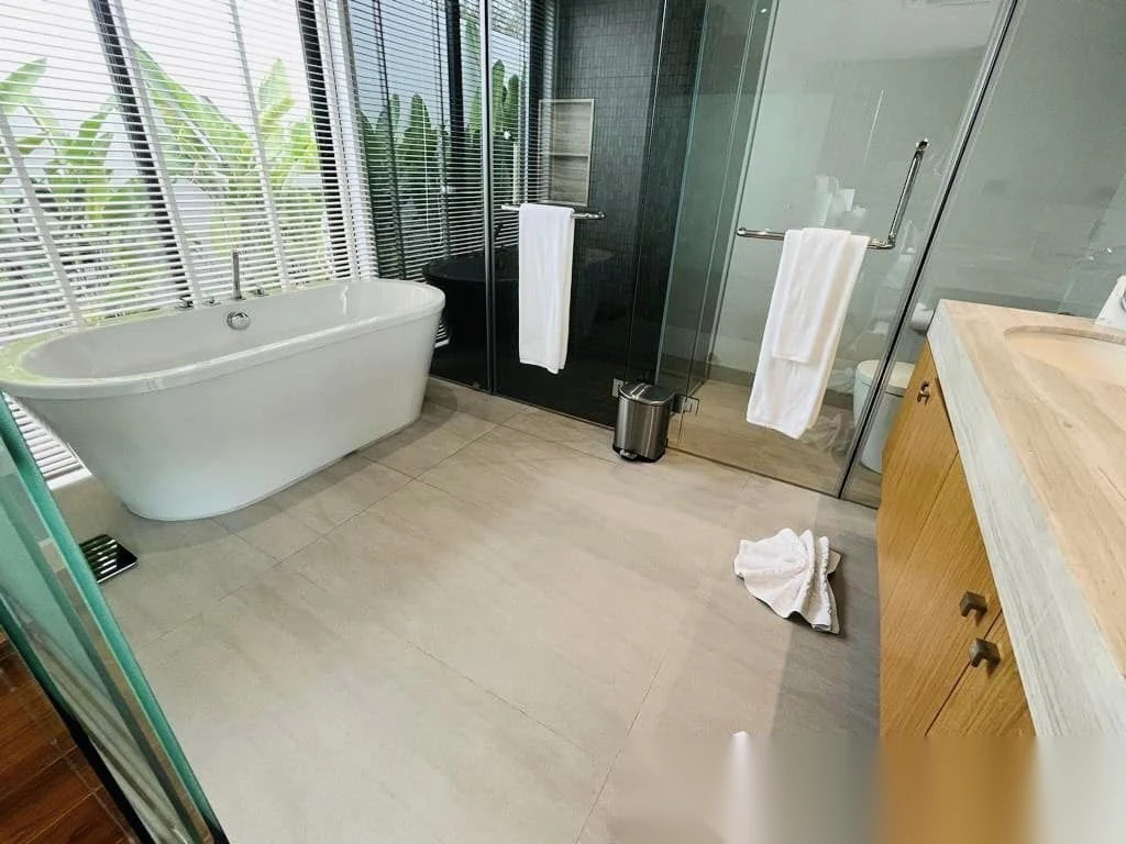 3 Bedroom Villa for rent at Botanica Modern Loft complex · Si Sunthon · Pool View — photo 5