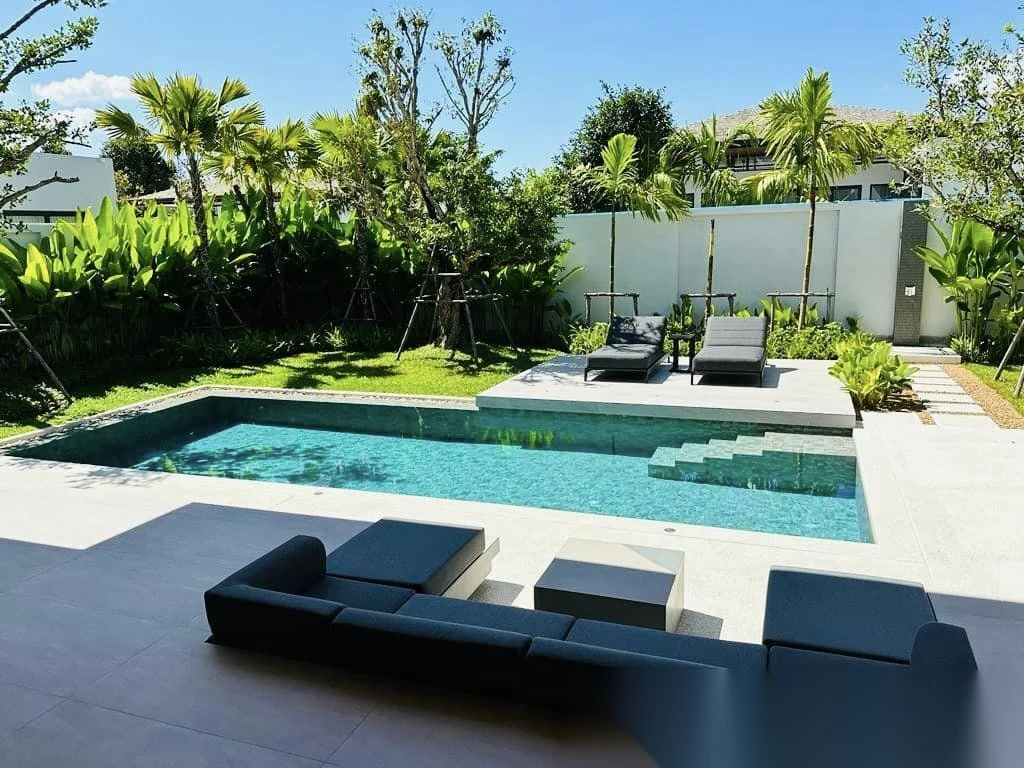 3 Bedroom Villa for rent at Botanica Modern Loft complex · Si Sunthon · Pool View — photo 6