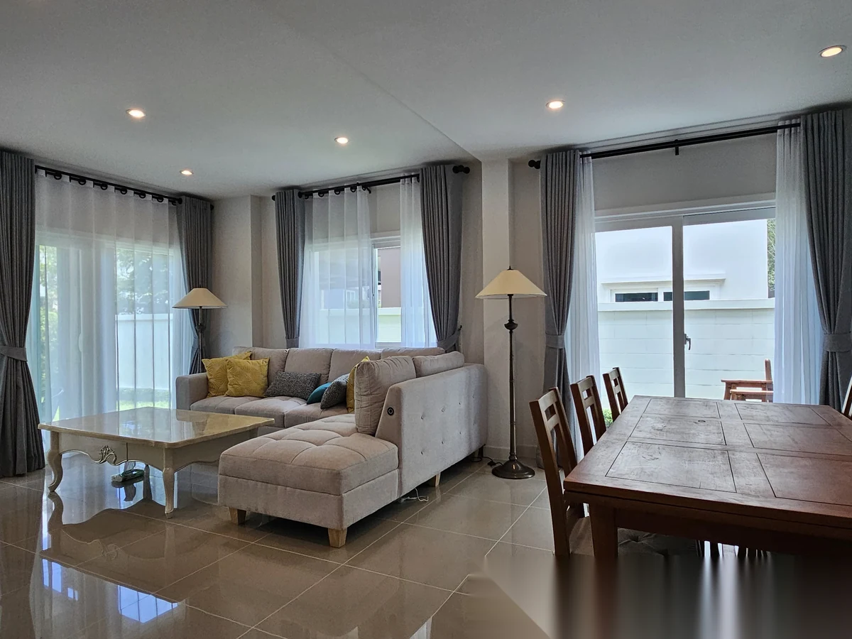 Дом 3BR в комплексе Supalai Bella Thalang Phuket · Теп Красаттри · Вид в сад — фото 2