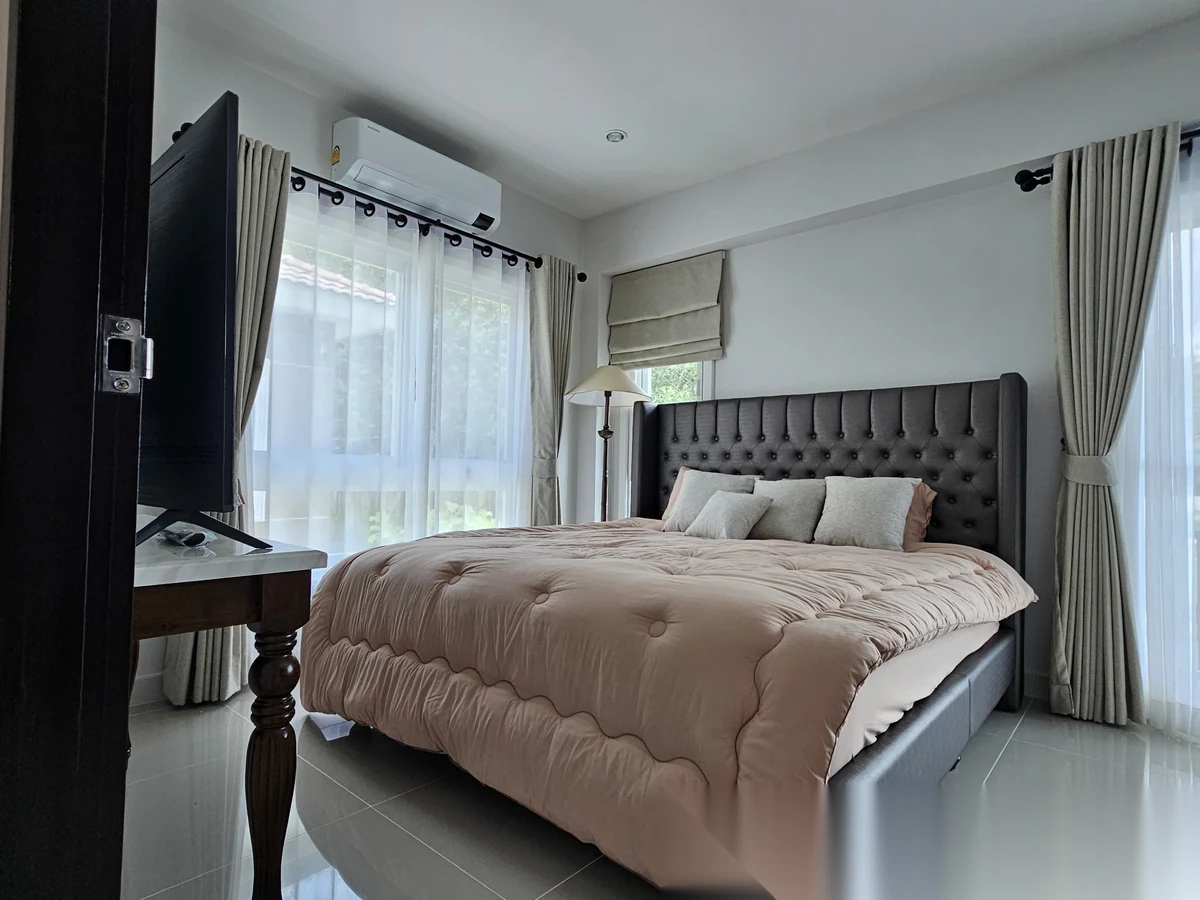 Дом 3BR в комплексе Supalai Bella Thalang Phuket · Теп Красаттри · Вид в сад — фото 4