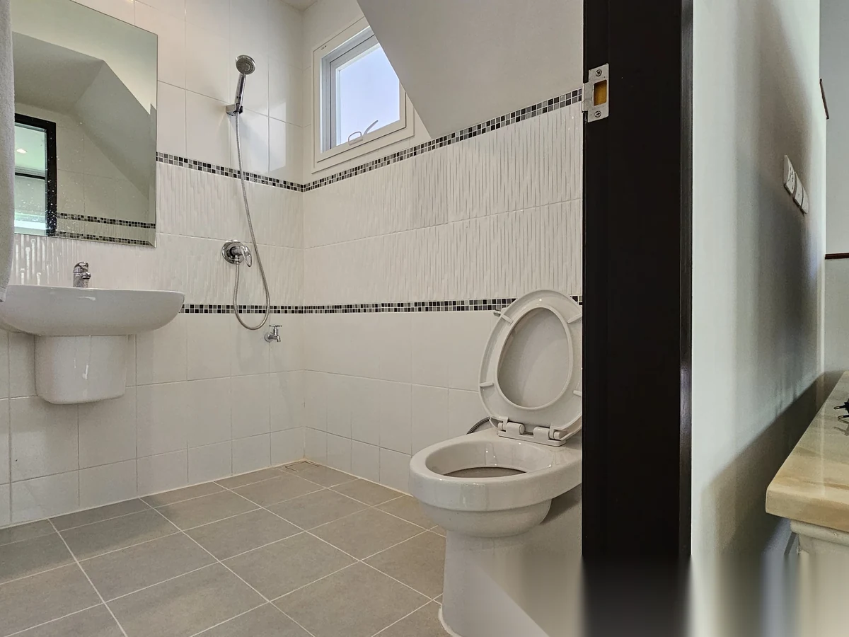 Дом 3BR в комплексе Supalai Bella Thalang Phuket · Теп Красаттри · Вид в сад — фото 5