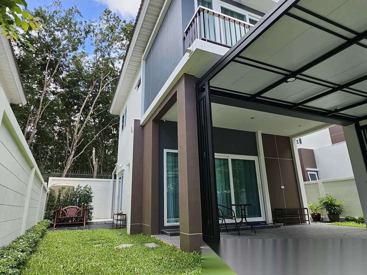 Дом 3BR в комплексе Supalai Bella Thalang Phuket · Теп Красаттри · Вид в сад — фото 8
