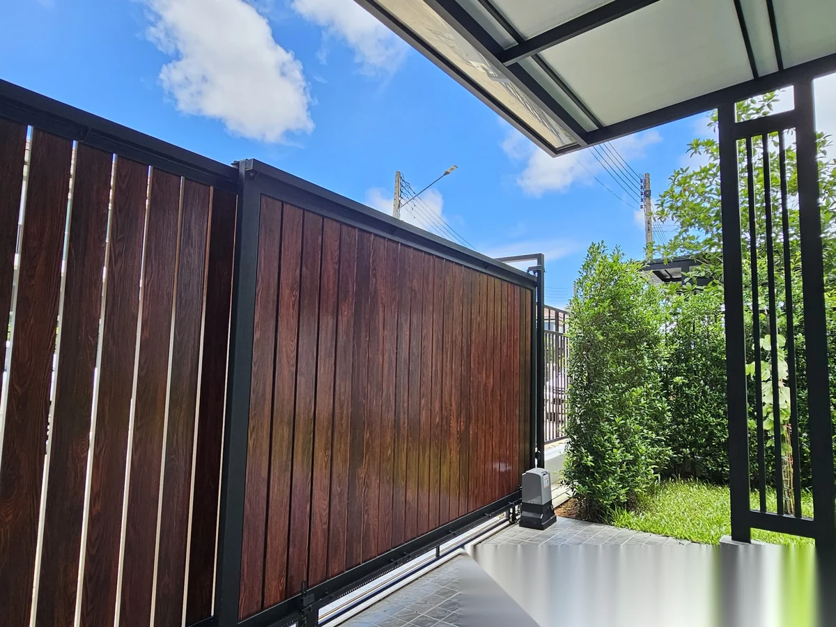 Дом 3BR в комплексе Supalai Bella Thalang Phuket · Теп Красаттри · Вид в сад — фото 9
