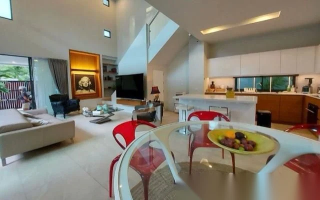 Вилла 3BR в комплексе Vinzita Pool Villas · Си Сунтон · Вид на бассейн — фото 3