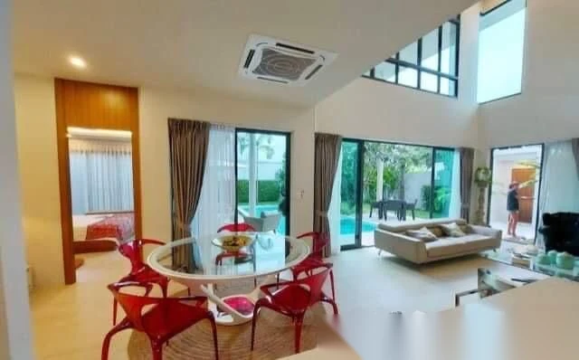 Вилла 3BR в комплексе Vinzita Pool Villas · Си Сунтон · Вид на бассейн — фото 6