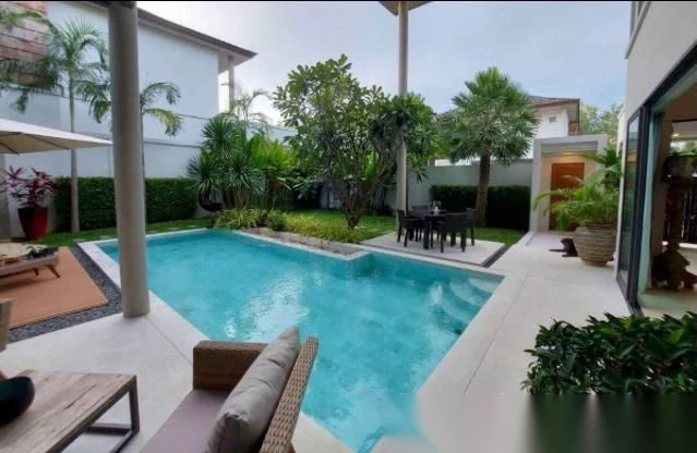 Вилла 3BR в комплексе Vinzita Pool Villas · Си Сунтон · Вид на бассейн — фото 7