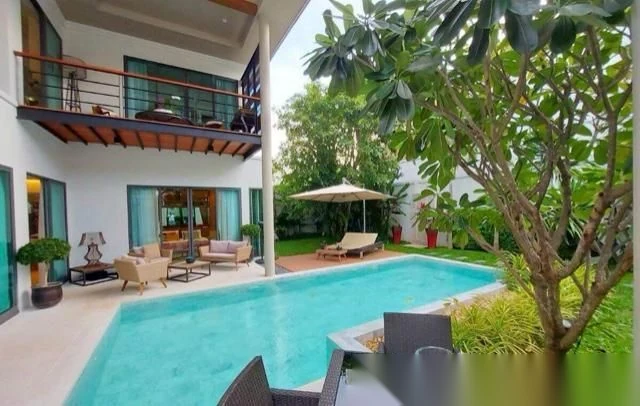 Вилла 3BR в комплексе Vinzita Pool Villas · Си Сунтон · Вид на бассейн — фото 9