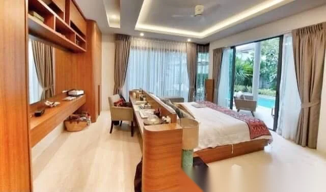 Вилла 3BR в комплексе Vinzita Pool Villas · Си Сунтон · Вид на бассейн — фото 12