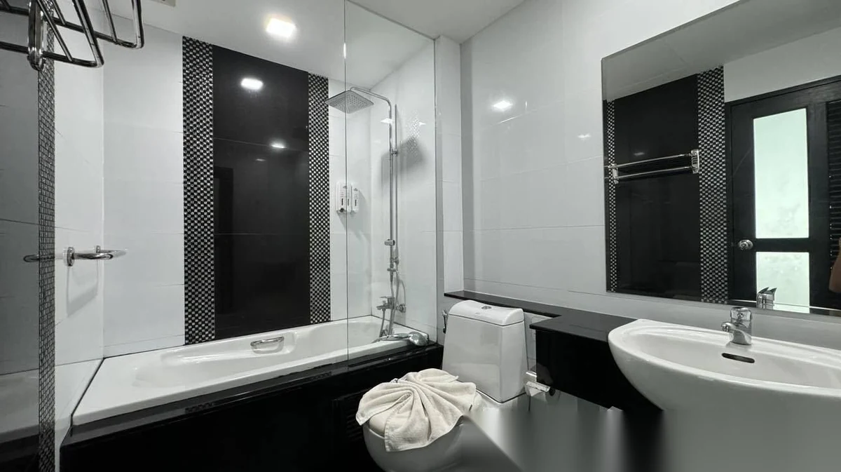 Апартаменты 2BR в ЖК Phuket Seaview Resotel · Раваи · Вид на бассейн — фото 4