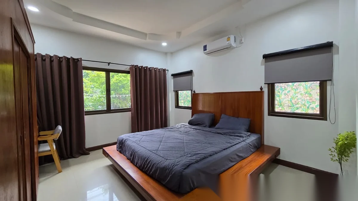 Дом 3BR в комплексе Baan Suan Yu Charoen 1 · Си Сунтон · Вид в сад — фото 3