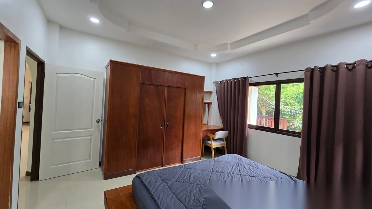 Дом 3BR в комплексе Baan Suan Yu Charoen 1 · Си Сунтон · Вид в сад — фото 4