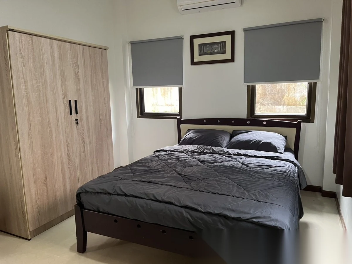 Дом 3BR в комплексе Baan Suan Yu Charoen 1 · Си Сунтон · Вид в сад — фото 7