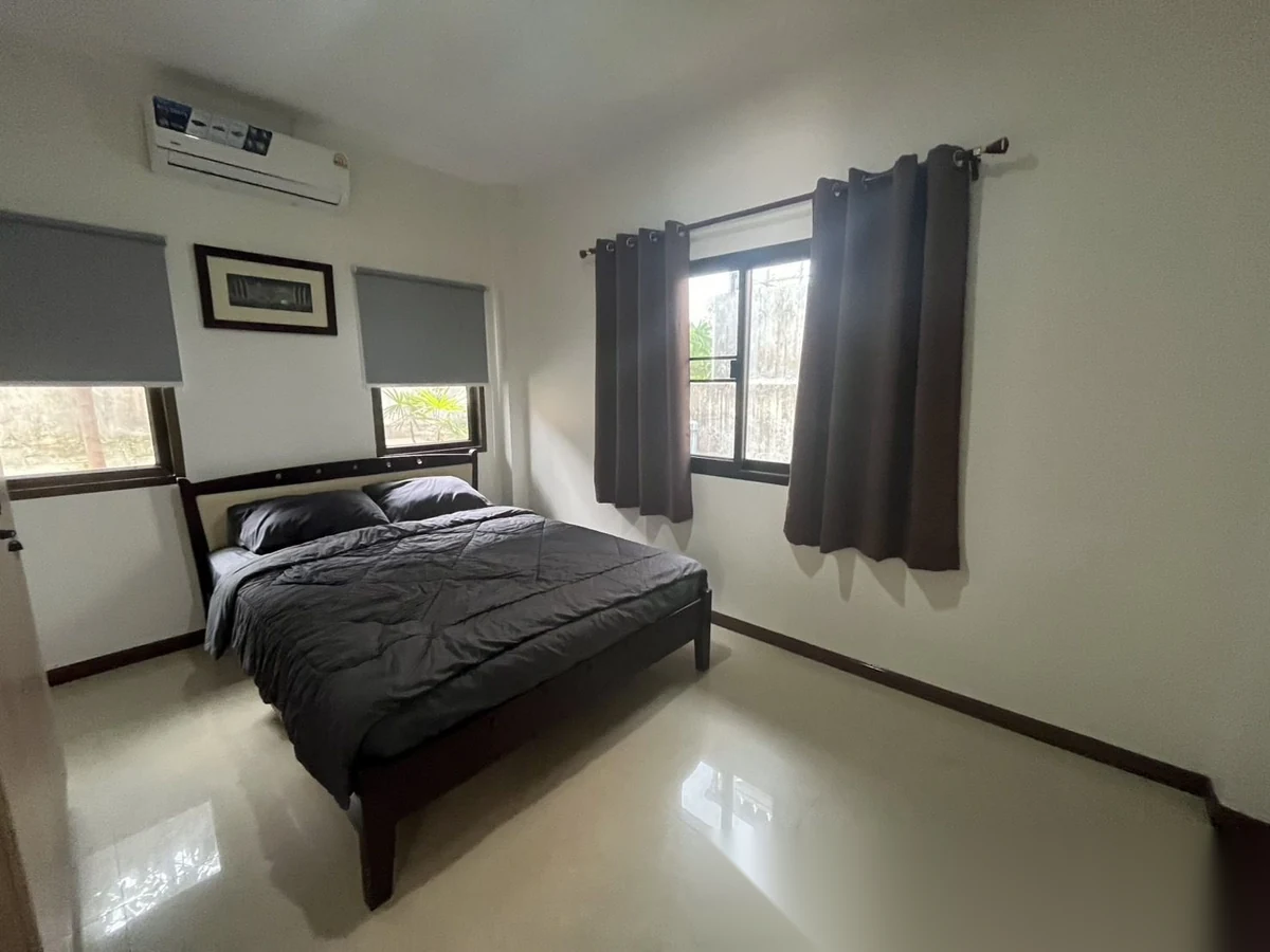 Дом 3BR в комплексе Baan Suan Yu Charoen 1 · Си Сунтон · Вид в сад — фото 8