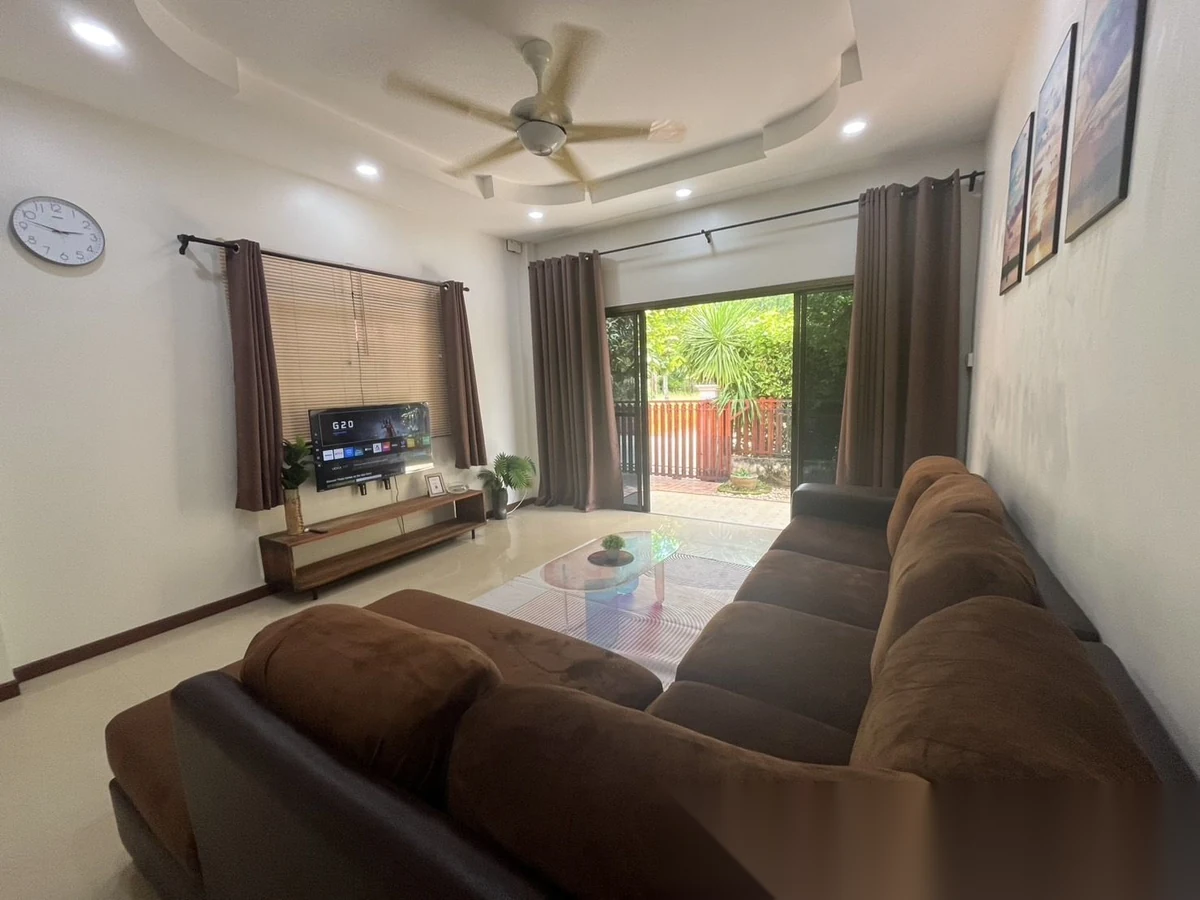 Дом 3BR в комплексе Baan Suan Yu Charoen 1 · Си Сунтон · Вид в сад — фото 12