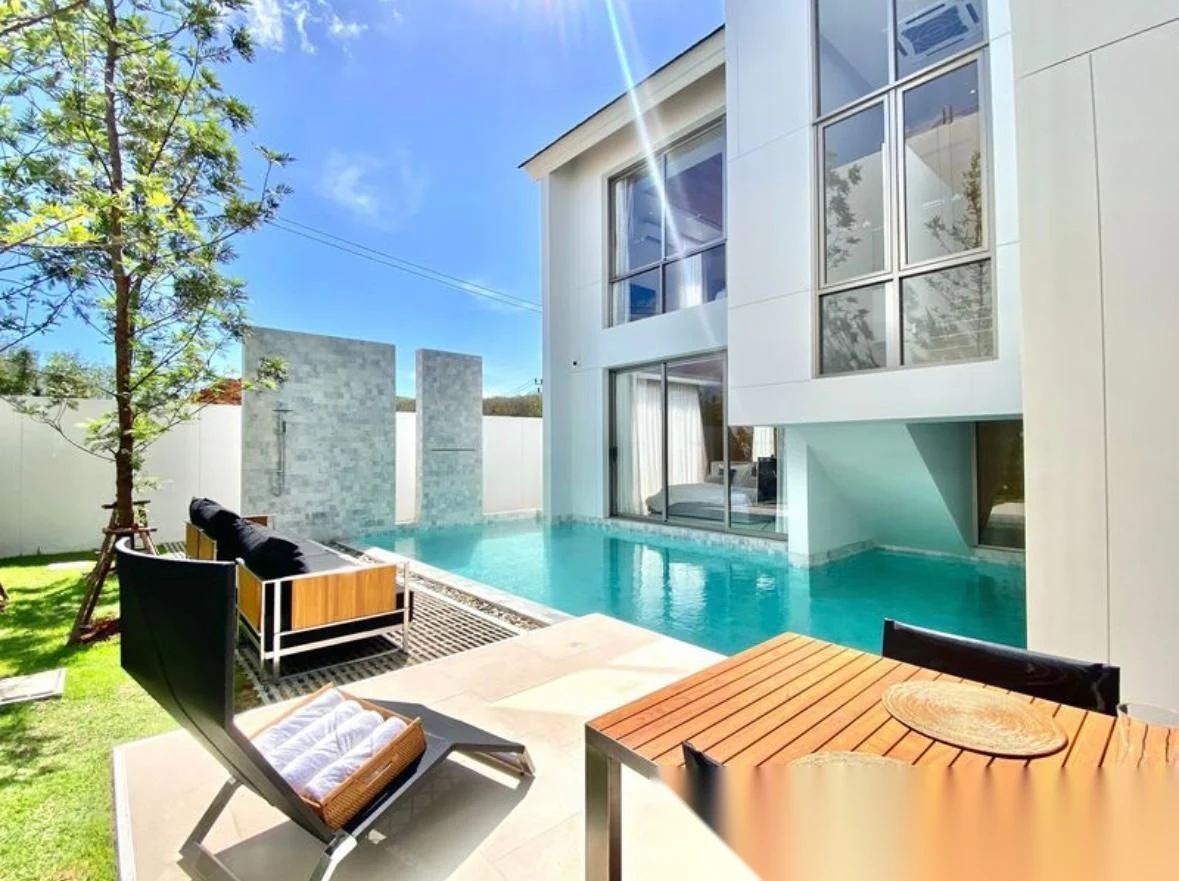 3 Bedroom Villa for rent at LuxPride by Wallaya Villas complex · Si Sunthon · Pool View — photo 2