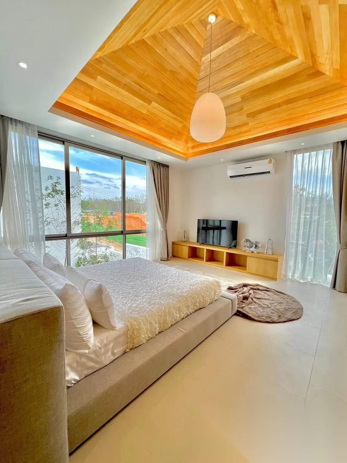 3 Bedroom Villa for rent at LuxPride by Wallaya Villas complex · Si Sunthon · Pool View — photo 6