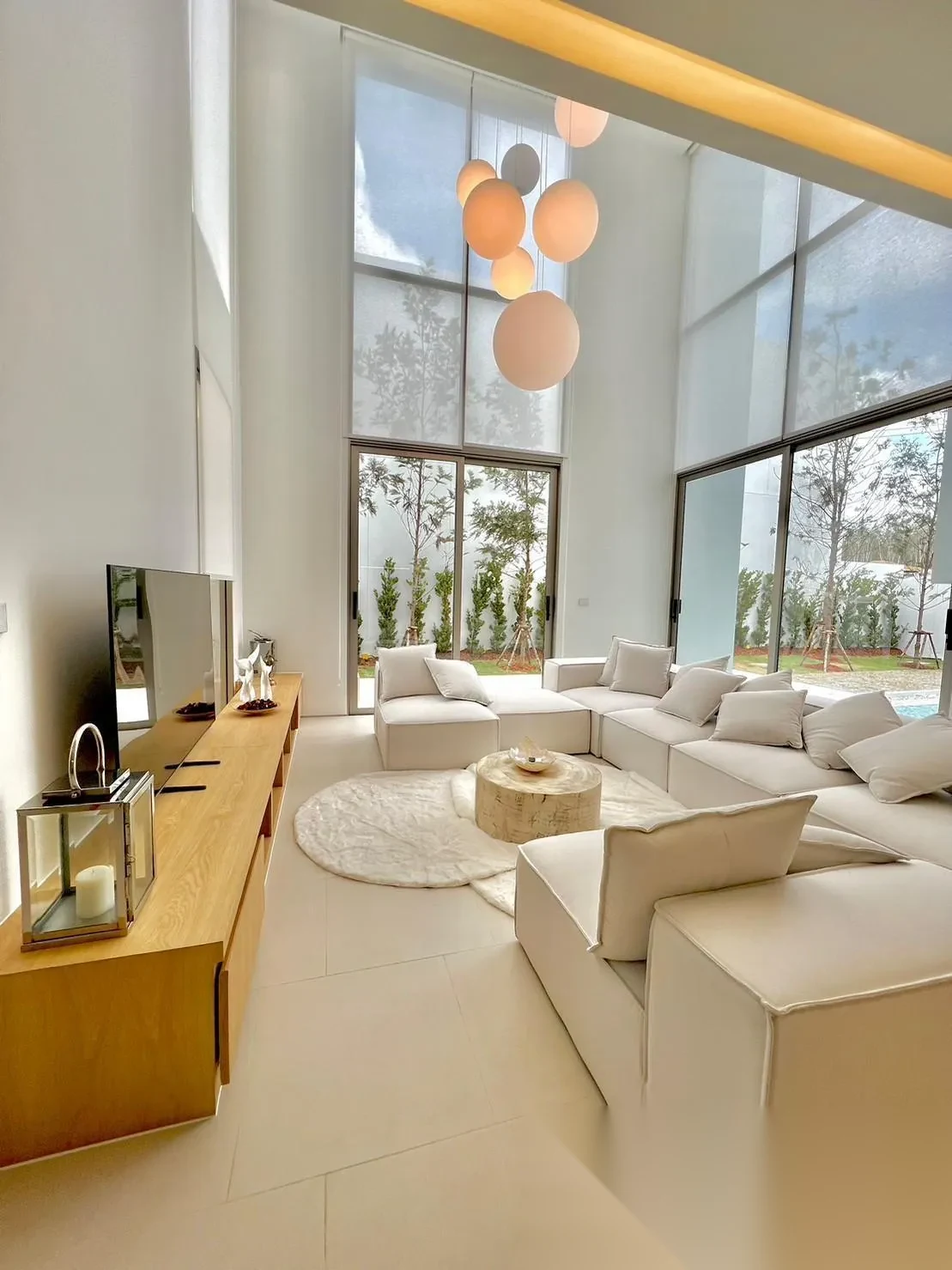 3 Bedroom Villa for rent at LuxPride by Wallaya Villas complex · Si Sunthon · Pool View — photo 8