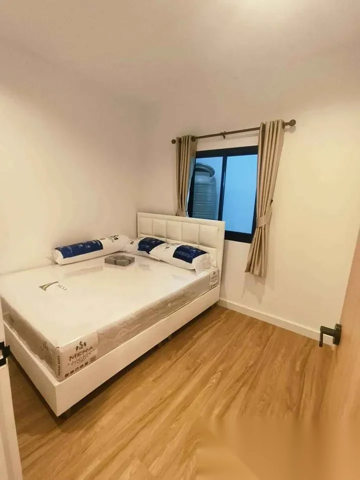 Таунхаус 2BR в комплексе Redwood House Yachan · Теп Красаттри · Вид в сад — фото 5