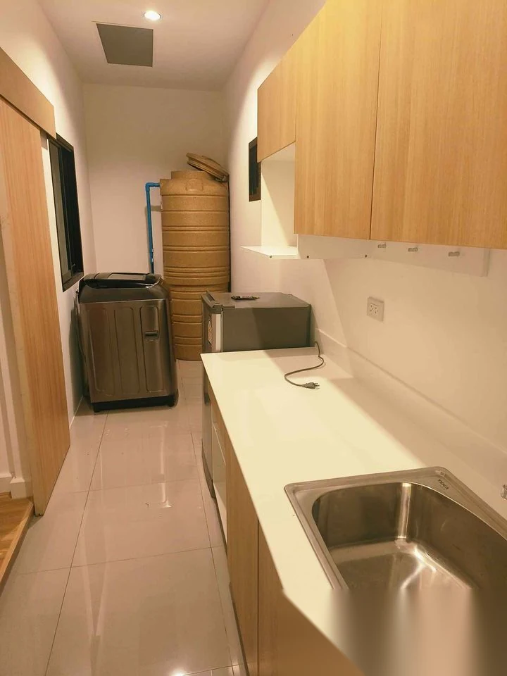 Таунхаус 2BR в комплексе Redwood House Yachan · Теп Красаттри · Вид в сад — фото 7
