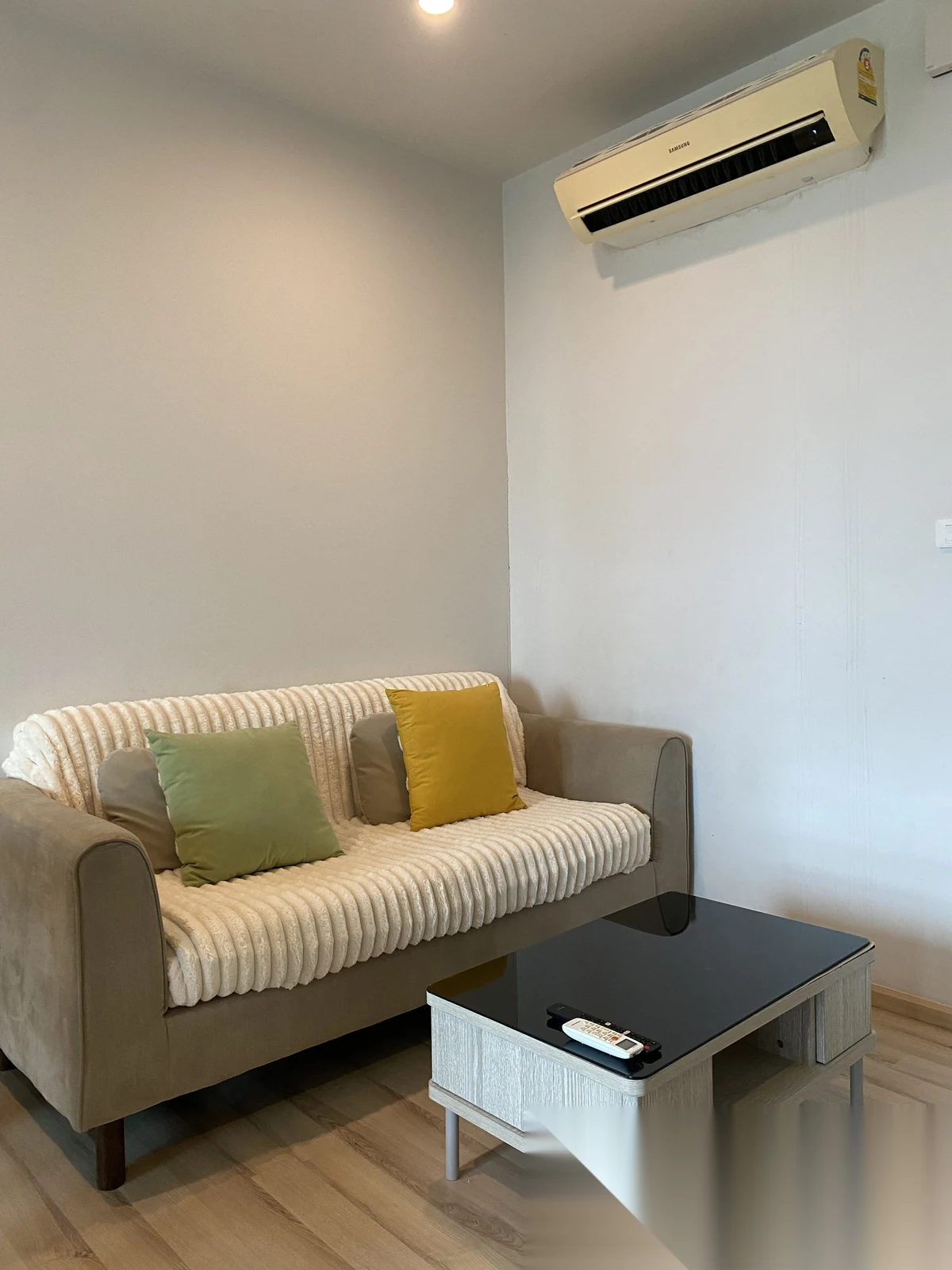 Апартаменты 1BR в ЖК The Base Height · Пхукет-таун · Вид на бассейн — фото 2