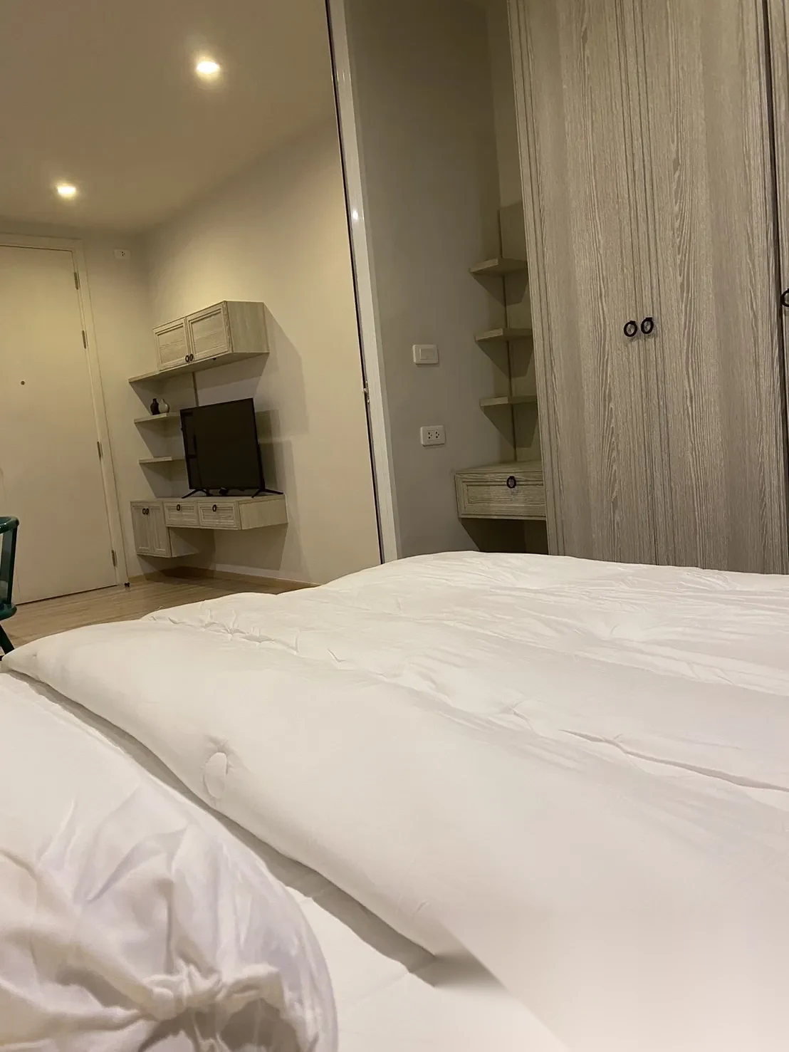 Апартаменты 1BR в ЖК The Base Height · Пхукет-таун · Вид на бассейн — фото 8