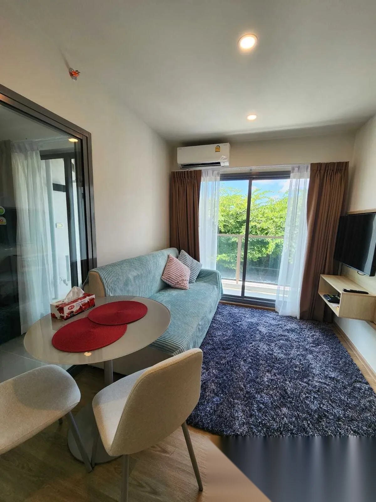 Апартаменты 1BR в ЖК Phyll Phuket by Central Pattana · Вичит · Выход к бассейну — фото 3