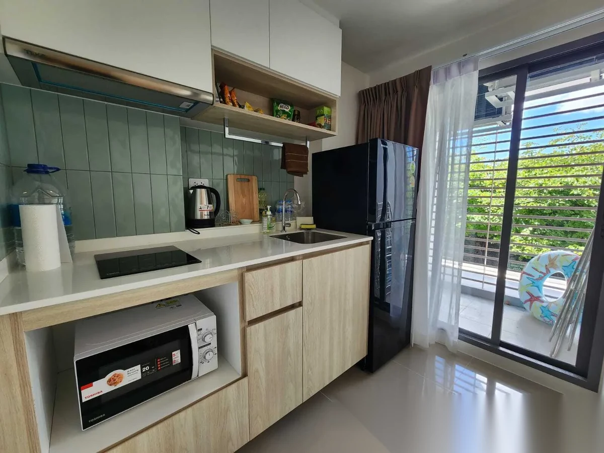 Апартаменты 1BR в ЖК Phyll Phuket by Central Pattana · Вичит · Выход к бассейну — фото 4