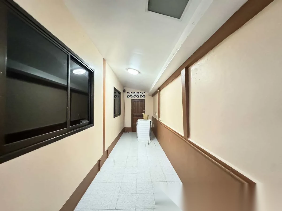 3 Bedroom House for rent at Baan Suan Neramit 5 complex · Si Sunthon · Garden View — photo 7