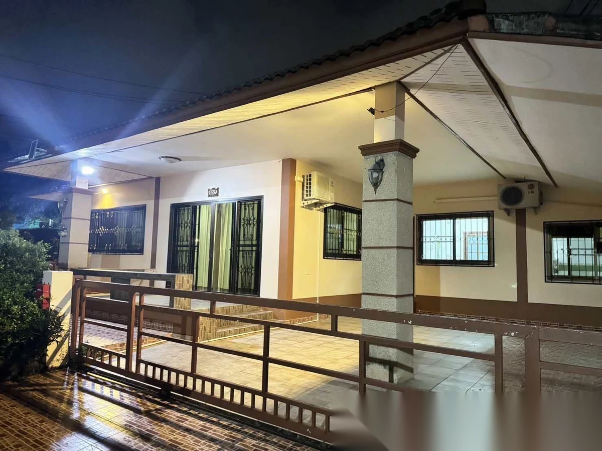 3 Bedroom House for rent at Baan Suan Neramit 5 complex · Si Sunthon · Garden View — photo 8