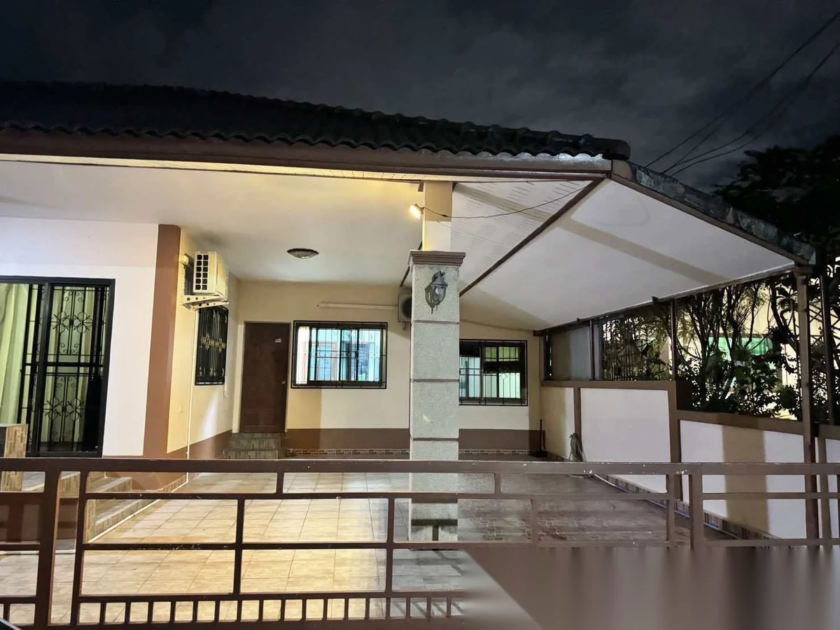 3 Bedroom House for rent at Baan Suan Neramit 5 complex · Si Sunthon · Garden View — photo 9
