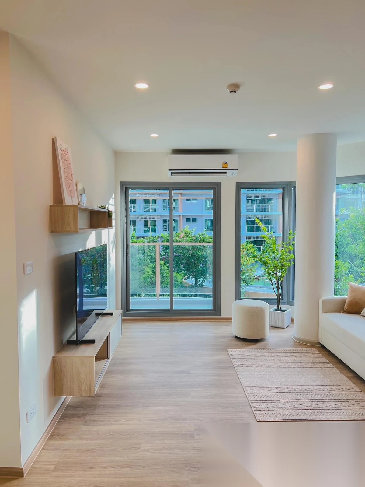Апартаменты 2BR в ЖК Phyll Phuket by Central Pattana · Вичит · Вид на бассейн — фото 2