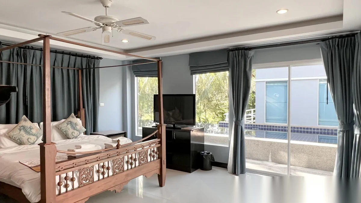 4 Bedroom Villa for rent at De Palm Pool Villa complex · Thep Krasattri · Lake View — photo 5
