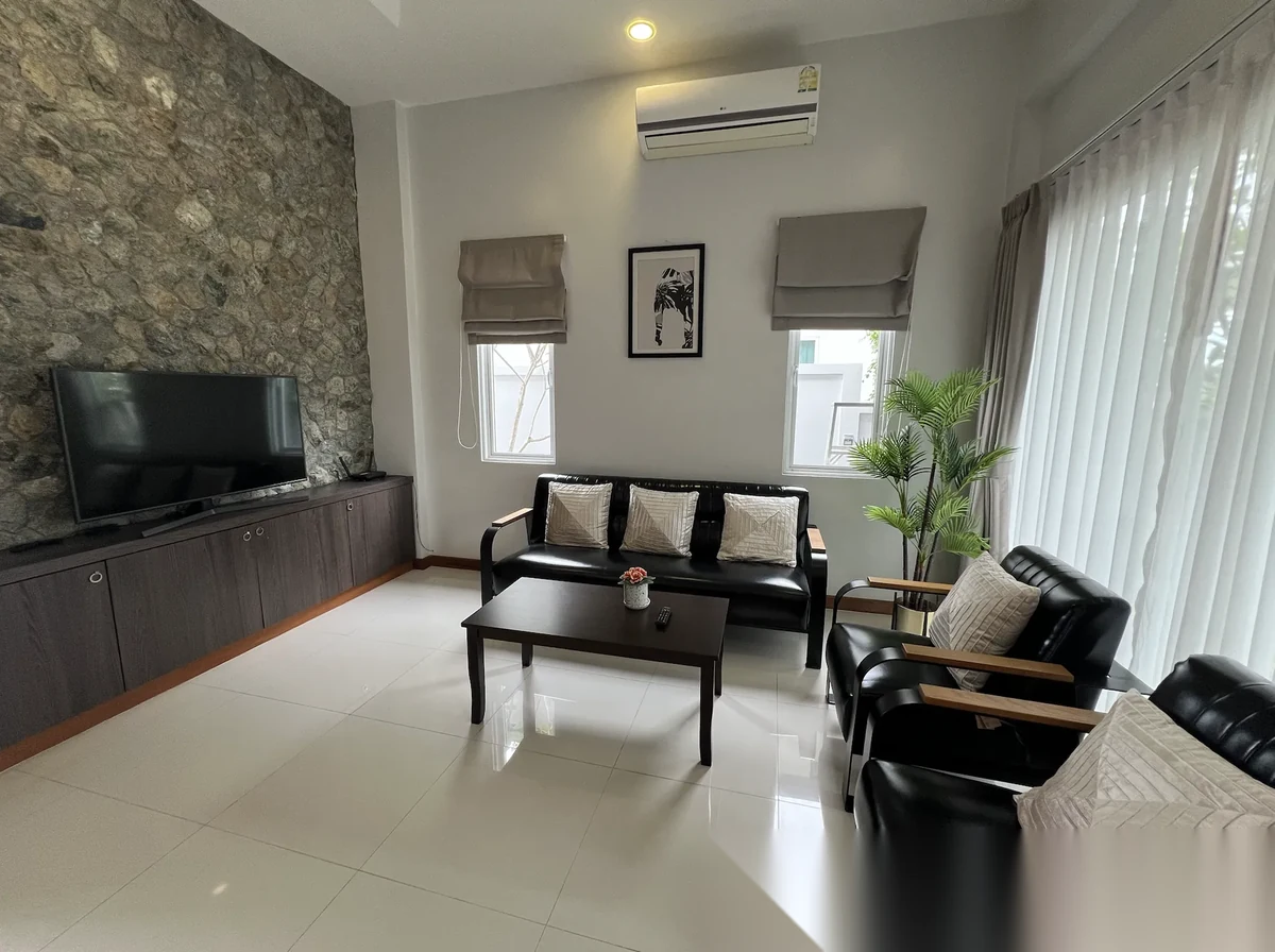4 Bedroom House for rent at Ananda Lake View complex · Thep Krasattri · Pool View — photo 10