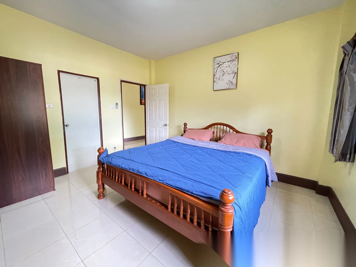 3 Bedroom House for rent at Baan Suan Neramit 5 complex · Si Sunthon · Garden View — photo 6