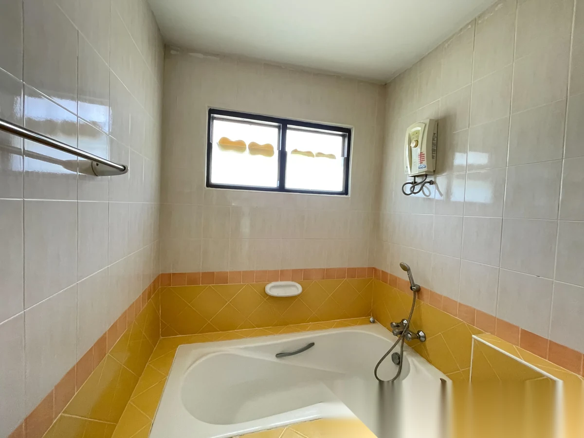 3 Bedroom House for rent at Baan Suan Neramit 5 complex · Si Sunthon · Garden View — photo 7