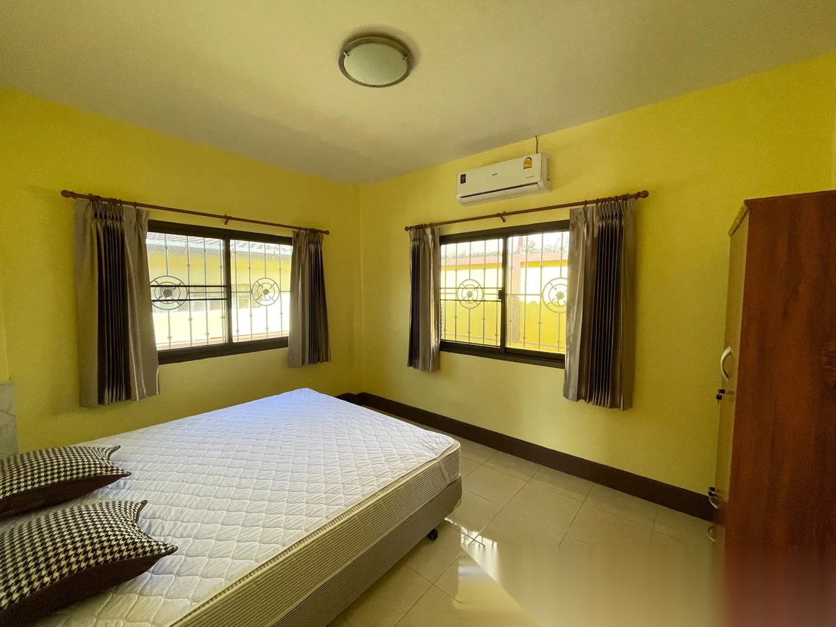 3 Bedroom House for rent at Baan Suan Neramit 5 complex · Si Sunthon · Garden View — photo 8