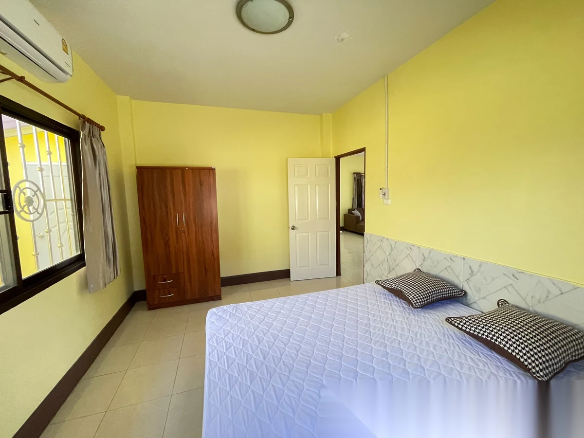 3 Bedroom House for rent at Baan Suan Neramit 5 complex · Si Sunthon · Garden View — photo 9