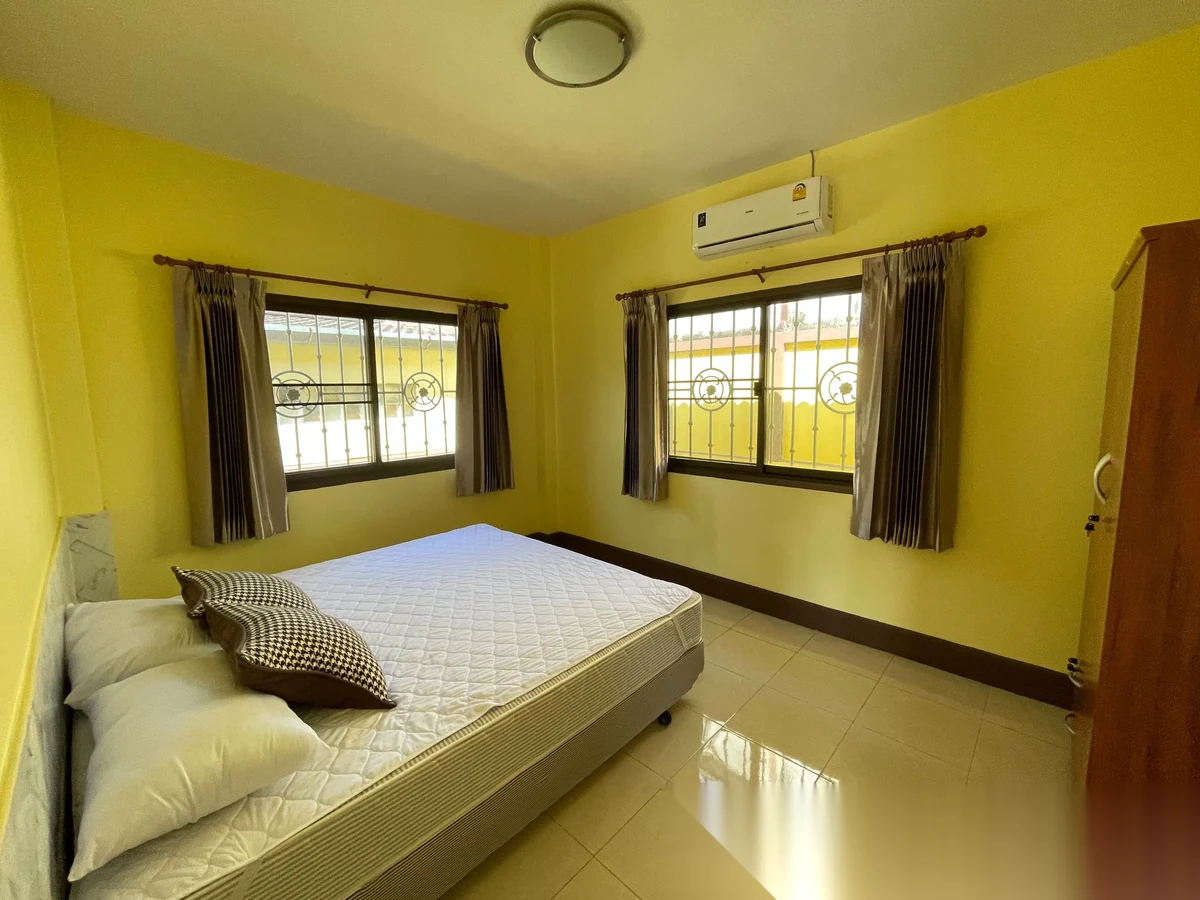 3 Bedroom House for rent at Baan Suan Neramit 5 complex · Si Sunthon · Garden View — photo 10