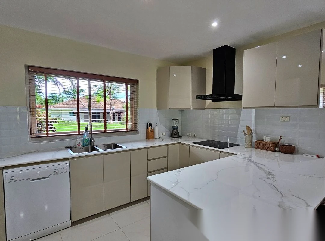 3 Bedroom Villa for sale at Loch Palm Golf Club complex · Kathu · Golf Course View — photo 3