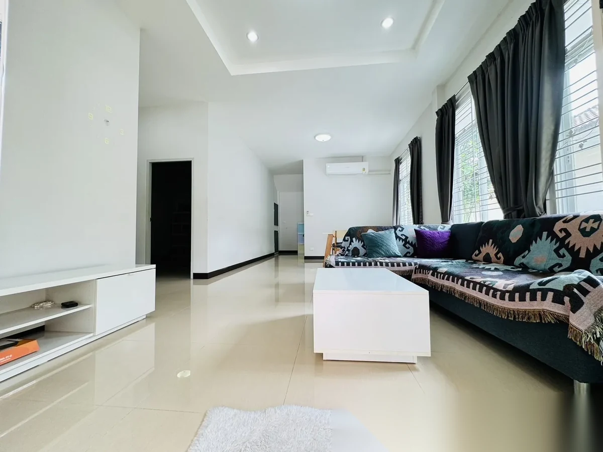 Дом 2BR в комплексе Sinsuk Thanee Village · Си Сунтон · Вид в сад — фото 4