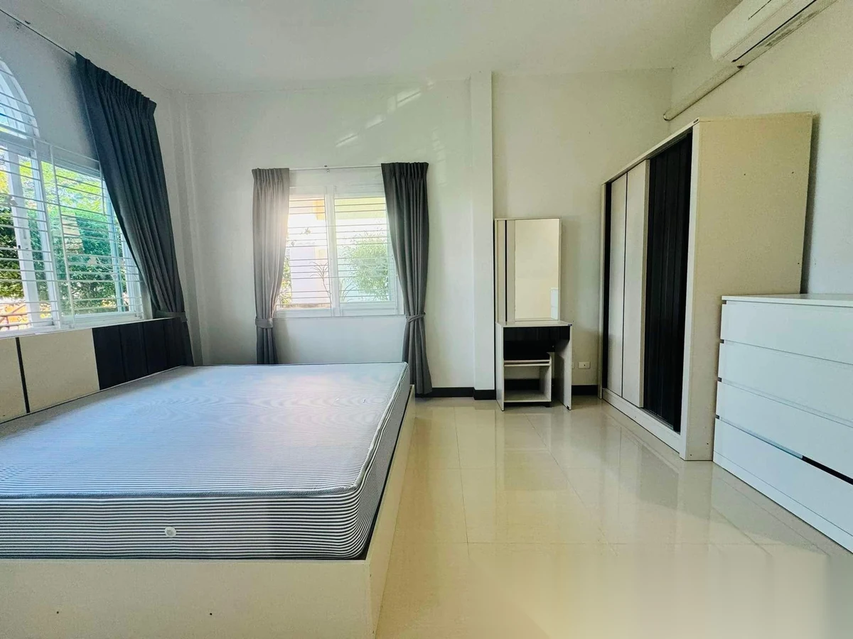 Дом 2BR в комплексе Sinsuk Thanee Village · Си Сунтон · Вид в сад — фото 10
