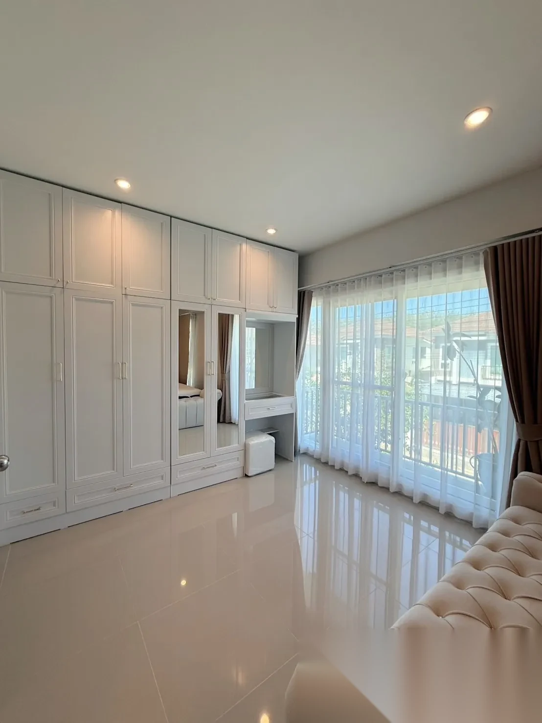 Дом 3BR в комплексе Supalai Bella Thalang Phuket · Теп Красаттри · Вид в сад — фото 9