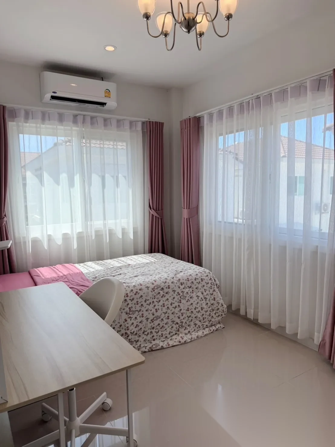 Дом 3BR в комплексе Supalai Bella Thalang Phuket · Теп Красаттри · Вид в сад — фото 10