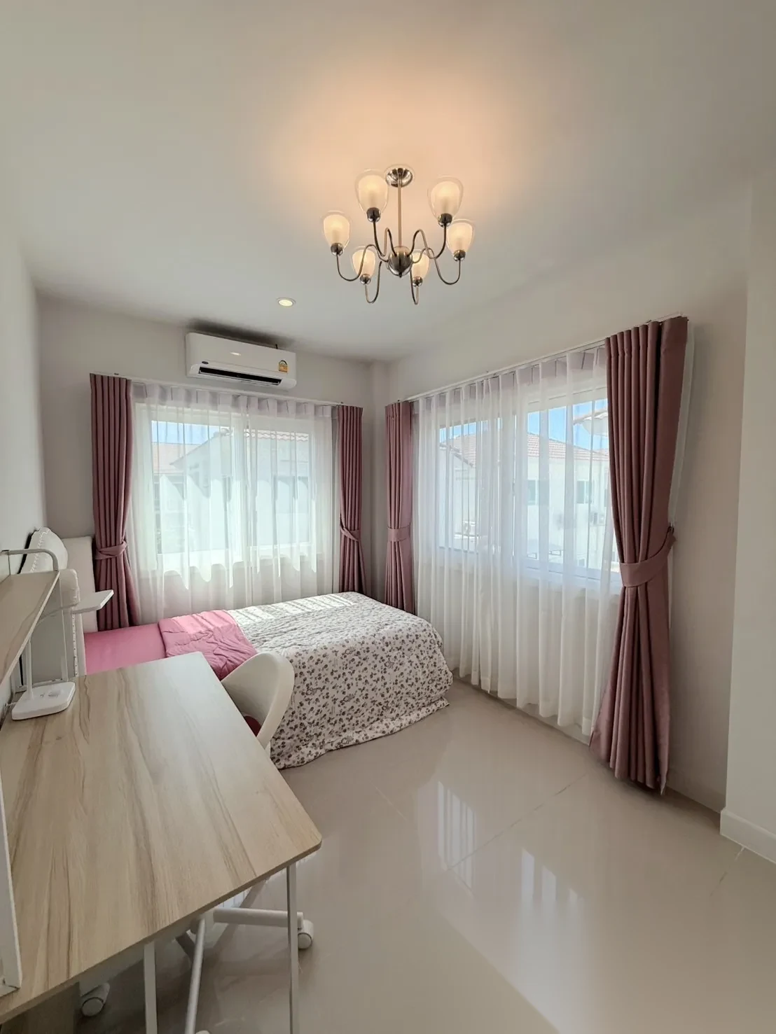 Дом 3BR в комплексе Supalai Bella Thalang Phuket · Теп Красаттри · Вид в сад — фото 12